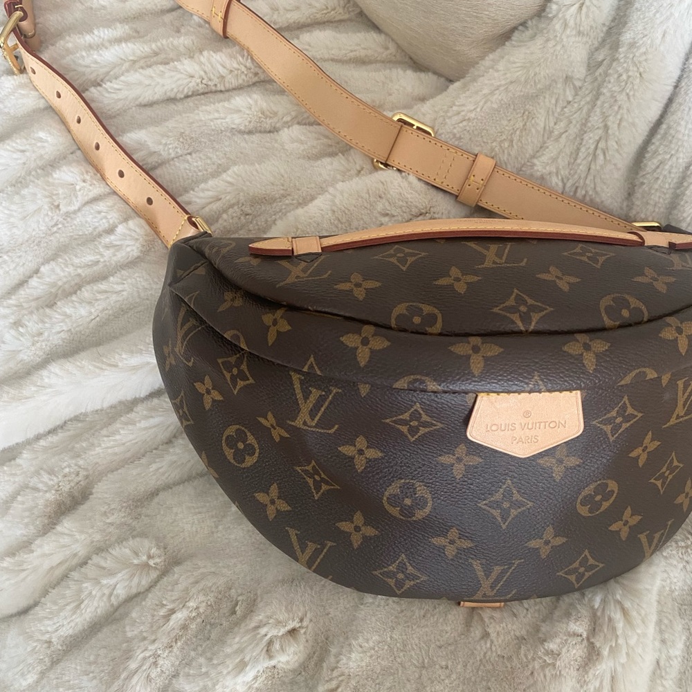 AUTHENTIC LOUIS VUITTON BUMBAG! Excellent condition !